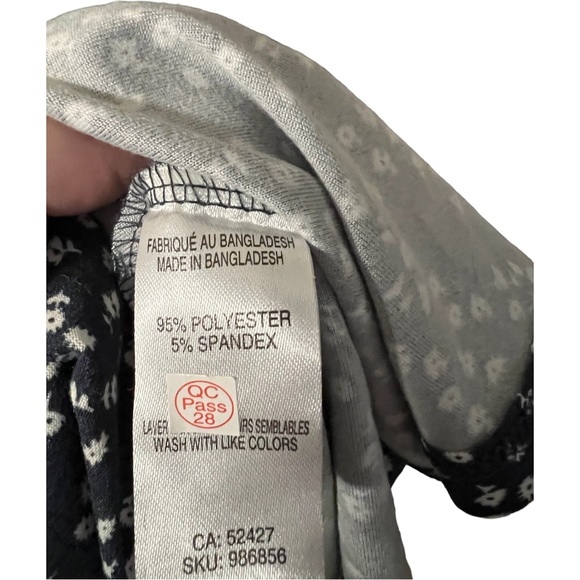 A 2 Dye 4 dress in size small - Picture 5 of 7